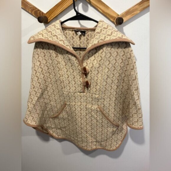 'A Dafydd Snowdon Design' Cream Welsh Wool Tapestry Cape - Picture 2 of 13